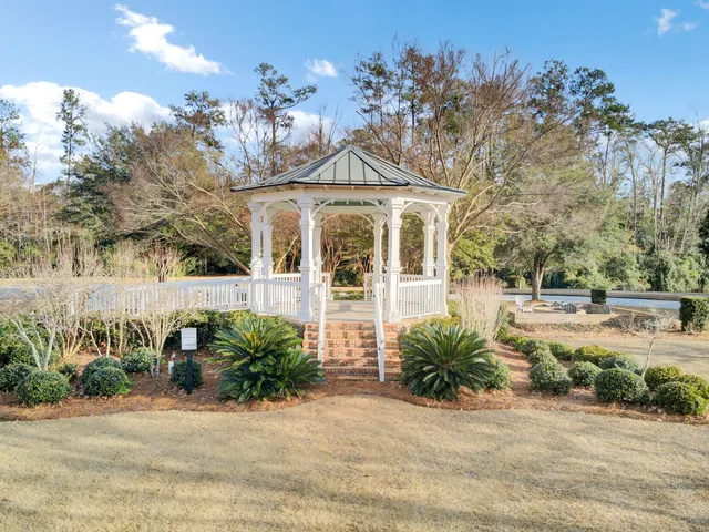 $416,500 | 637 North Laurel Street, Summerville, SC 29483