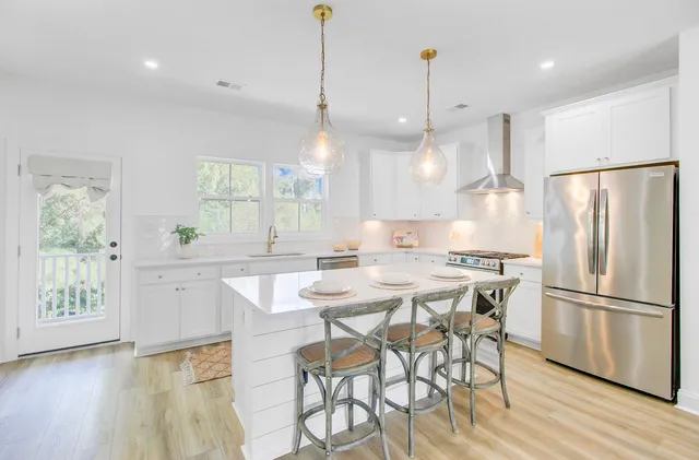 $416,500 | 637 North Laurel Street, Summerville, SC 29483