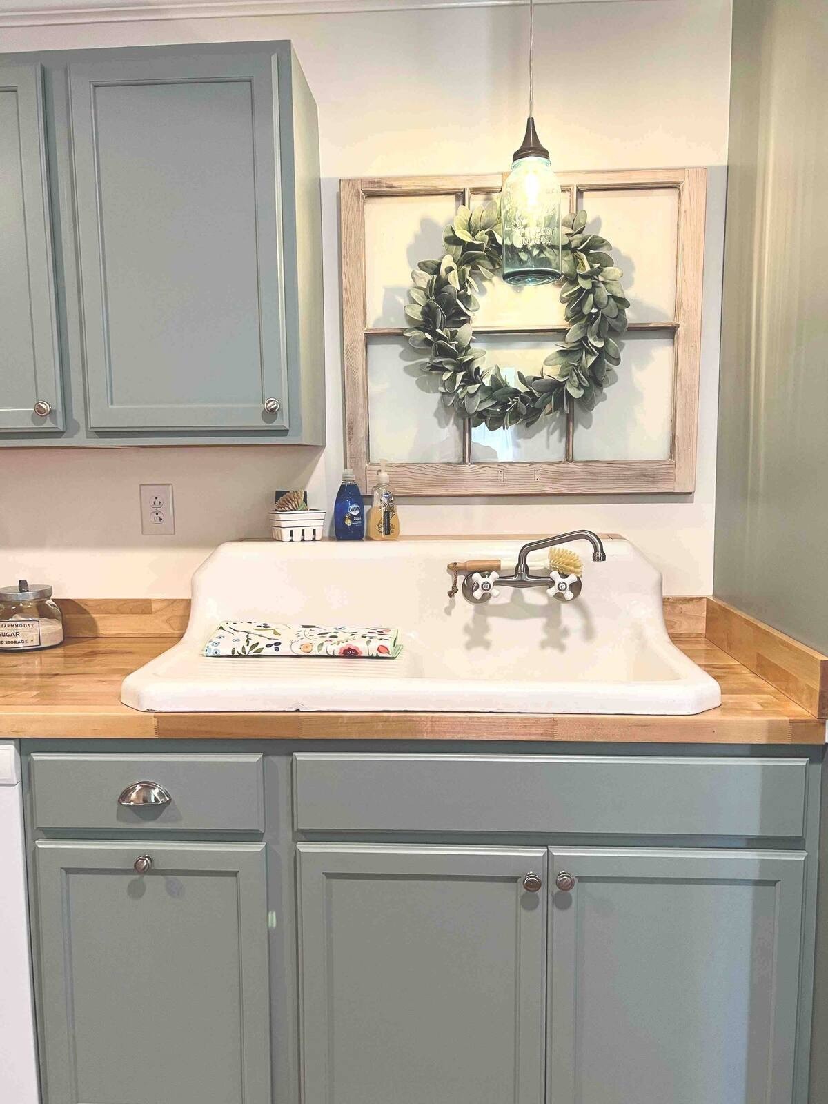 701 Morton Road Murfreesboro, TN 37128 - Photo 6 of 24 a bathroom with a sink and a mirror