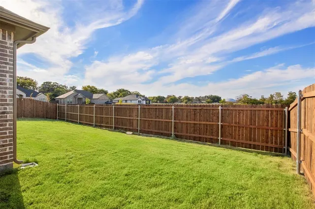 $329,990 | 407 Lora Sue Court, Italy, TX 76651