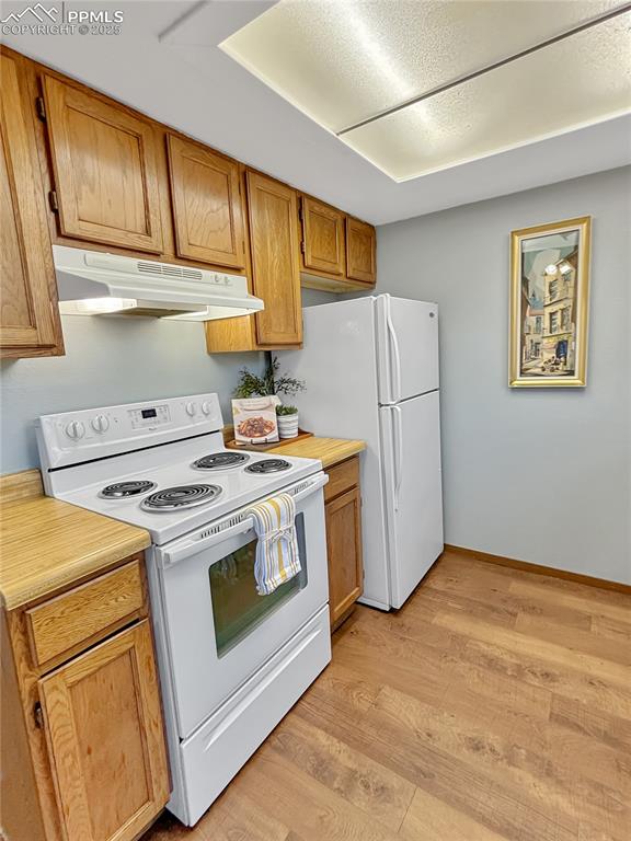 3033 Starlight Circle Colorado Springs, CO 80916 - Photo 13 of 44 a kitchen with a stove a refrigerator and a sink