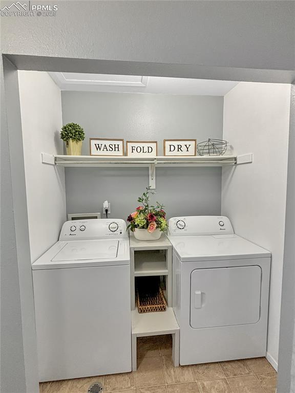 3033 Starlight Circle Colorado Springs, CO 80916 - Photo 23 of 44 a utility room with dryer and washer
