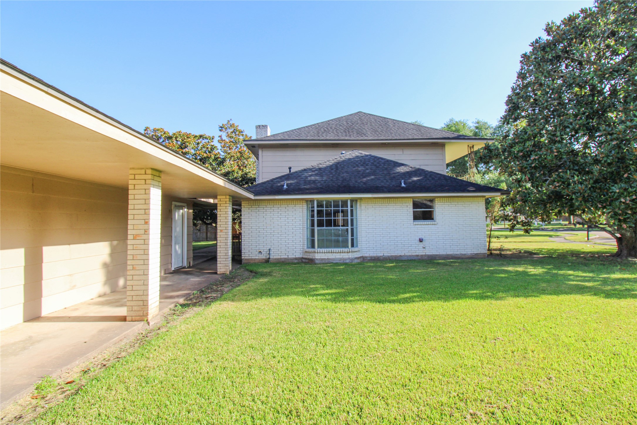 2 Elm Place Angleton, TX 77515 - Photo 6 of 33 Gallery Image 6