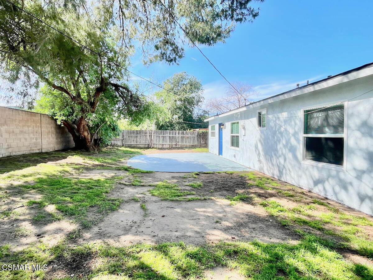6334 Caroline Avenue Simi Valley, CA 93063 - Photo 25 of 30 a backyard of a house