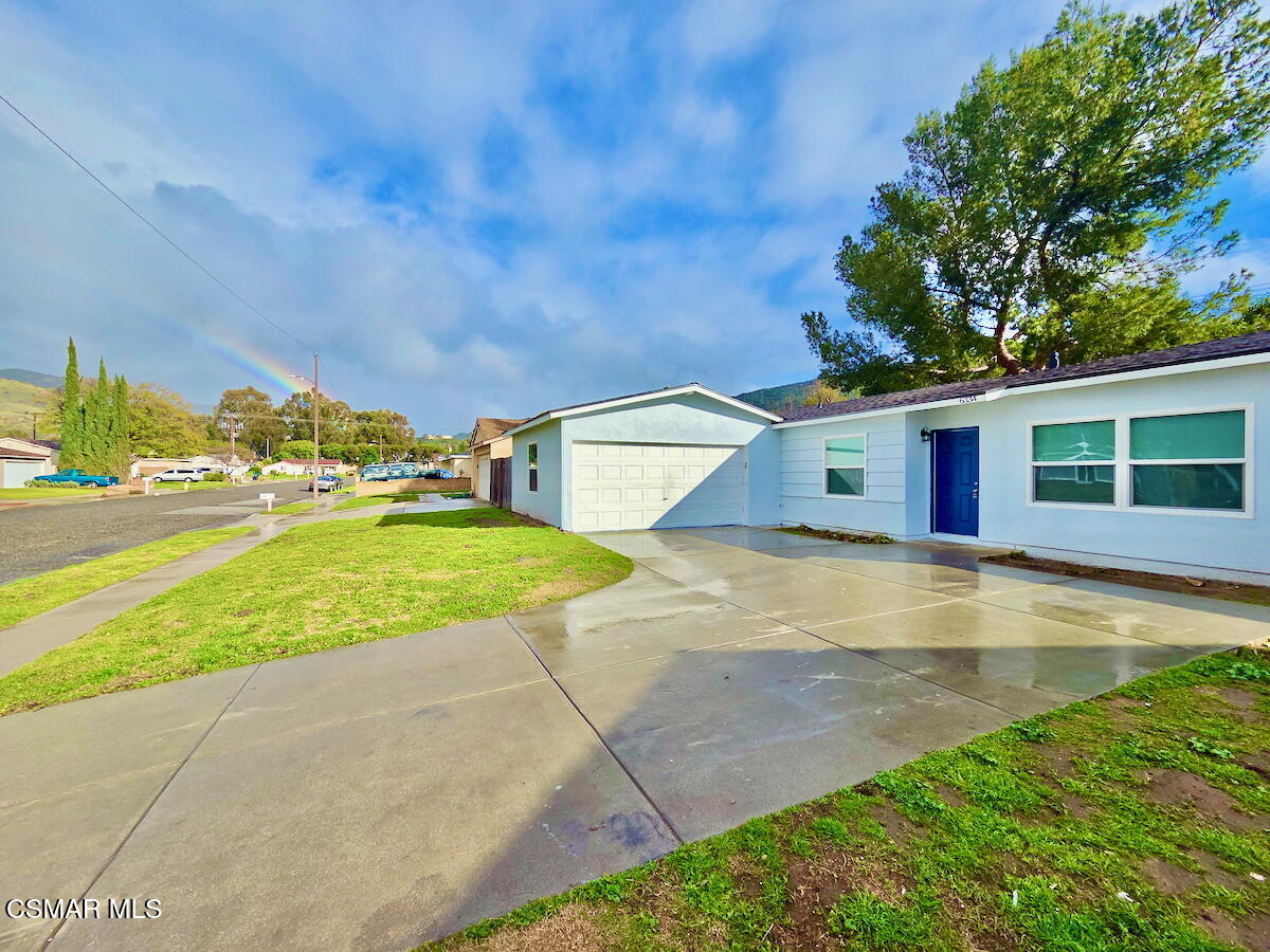 6334 Caroline Avenue Simi Valley, CA 93063 - Photo 28 of 30 a view of a swimming pool with an outdoor space