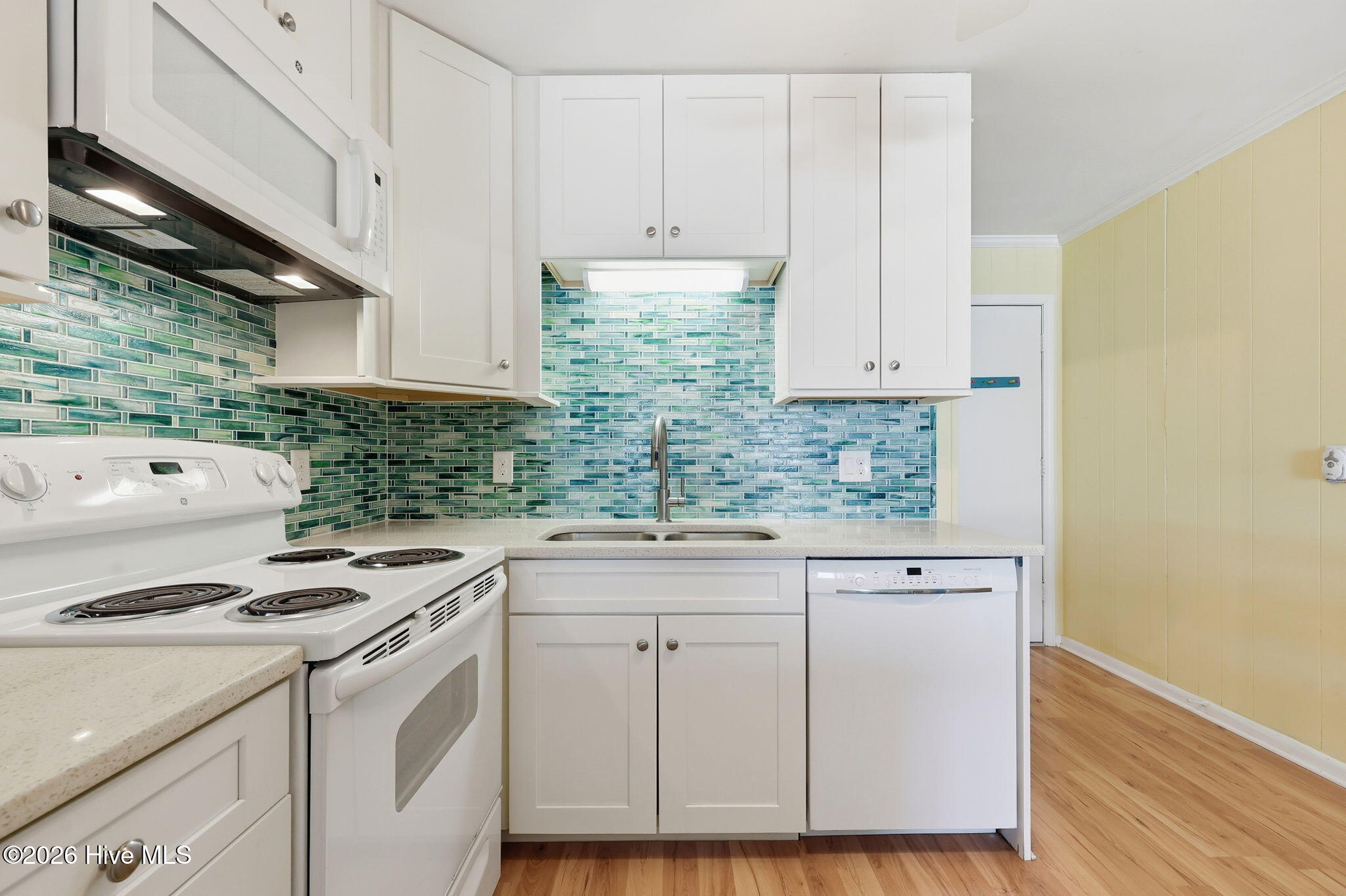 301 Commerce Way, Unit 358 Atlantic Beach, NC 28512 - Photo 8 of 28 bright coastal backsplash