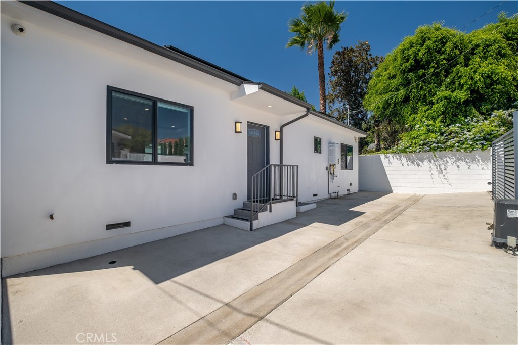 828 East Fairmount Road Burbank, CA 91501 - Photo 18 of 28 ADU-Seperate Entrance