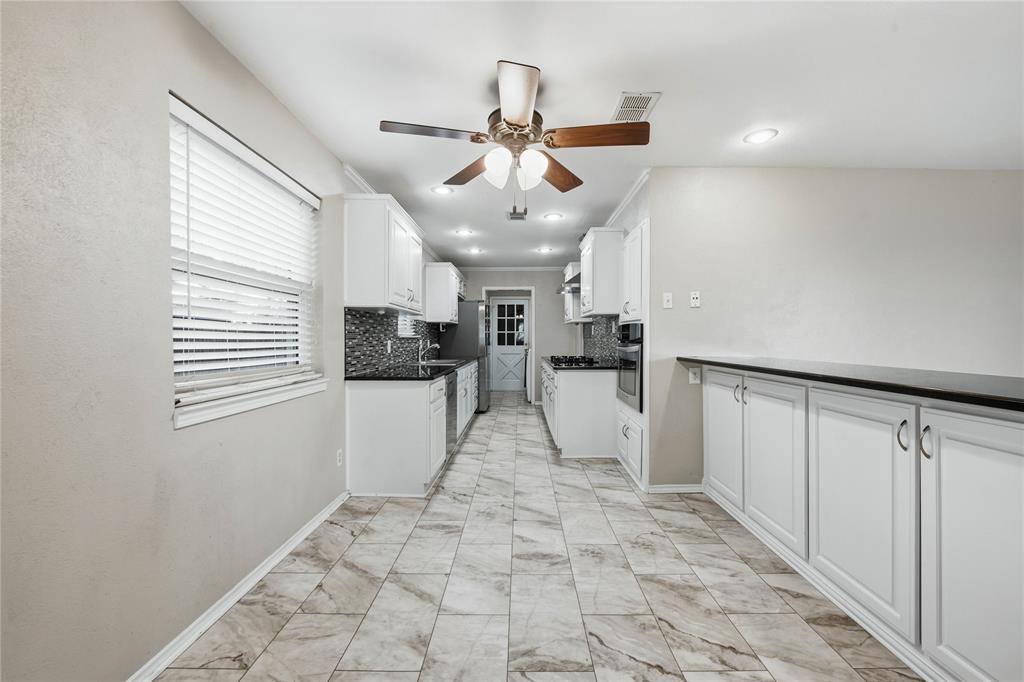 3920 Sanguinet Street Fort Worth, TX 76107 - Photo 11 of 40