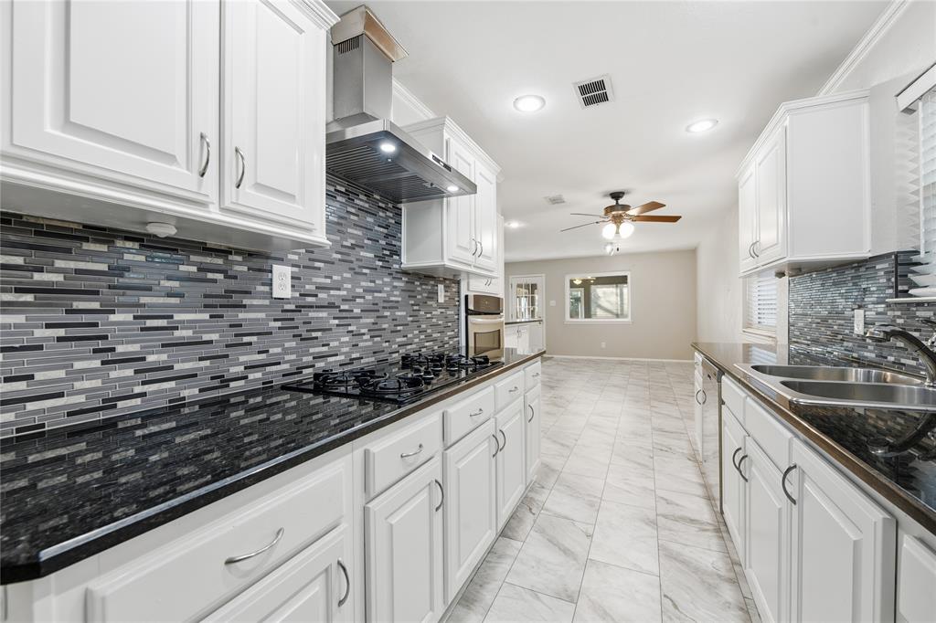 3920 Sanguinet Street Fort Worth, TX 76107 - Photo 15 of 40