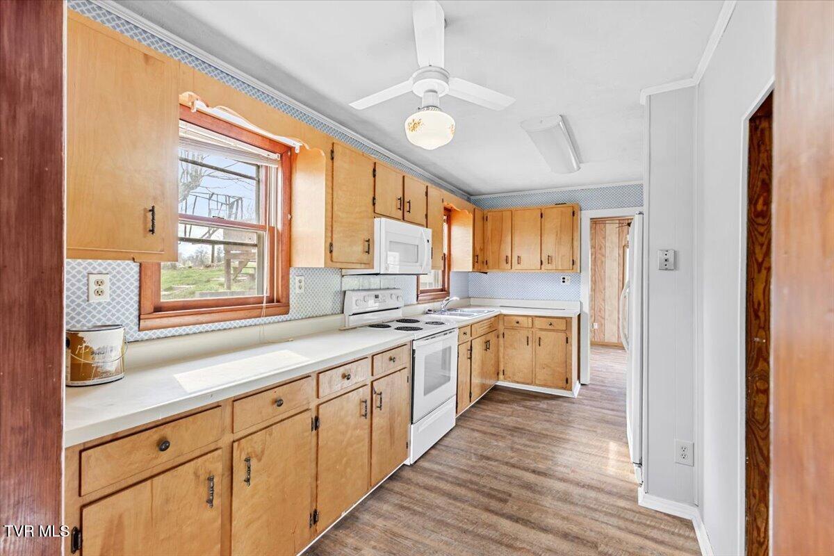 592 Emmett Road Bristol, TN 37620 - Photo 14 of 33 08-128A7846