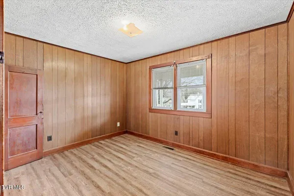 $199,900 | 592 Emmett Road, Bristol, TN 37620