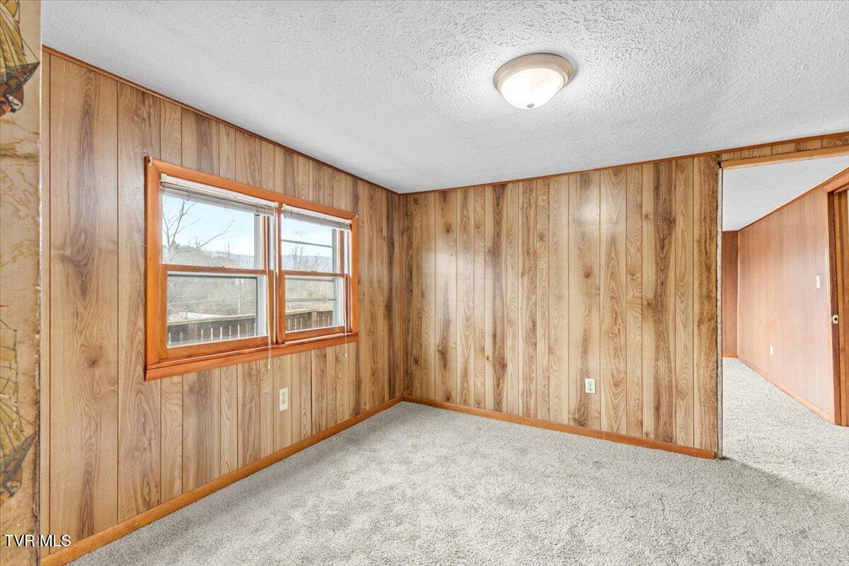 592 Emmett Road Bristol, TN 37620 - Photo 22 of 33 16-128A7877