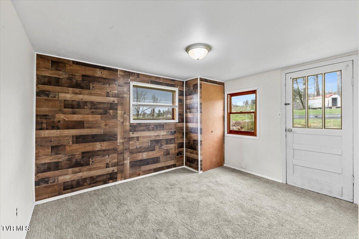 592 Emmett Road Bristol, TN 37620 - Photo 28 of 33 22-128A7899