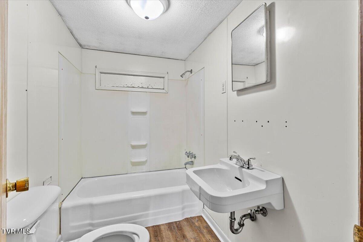 592 Emmett Road Bristol, TN 37620 - Photo 29 of 33 23-128A7903