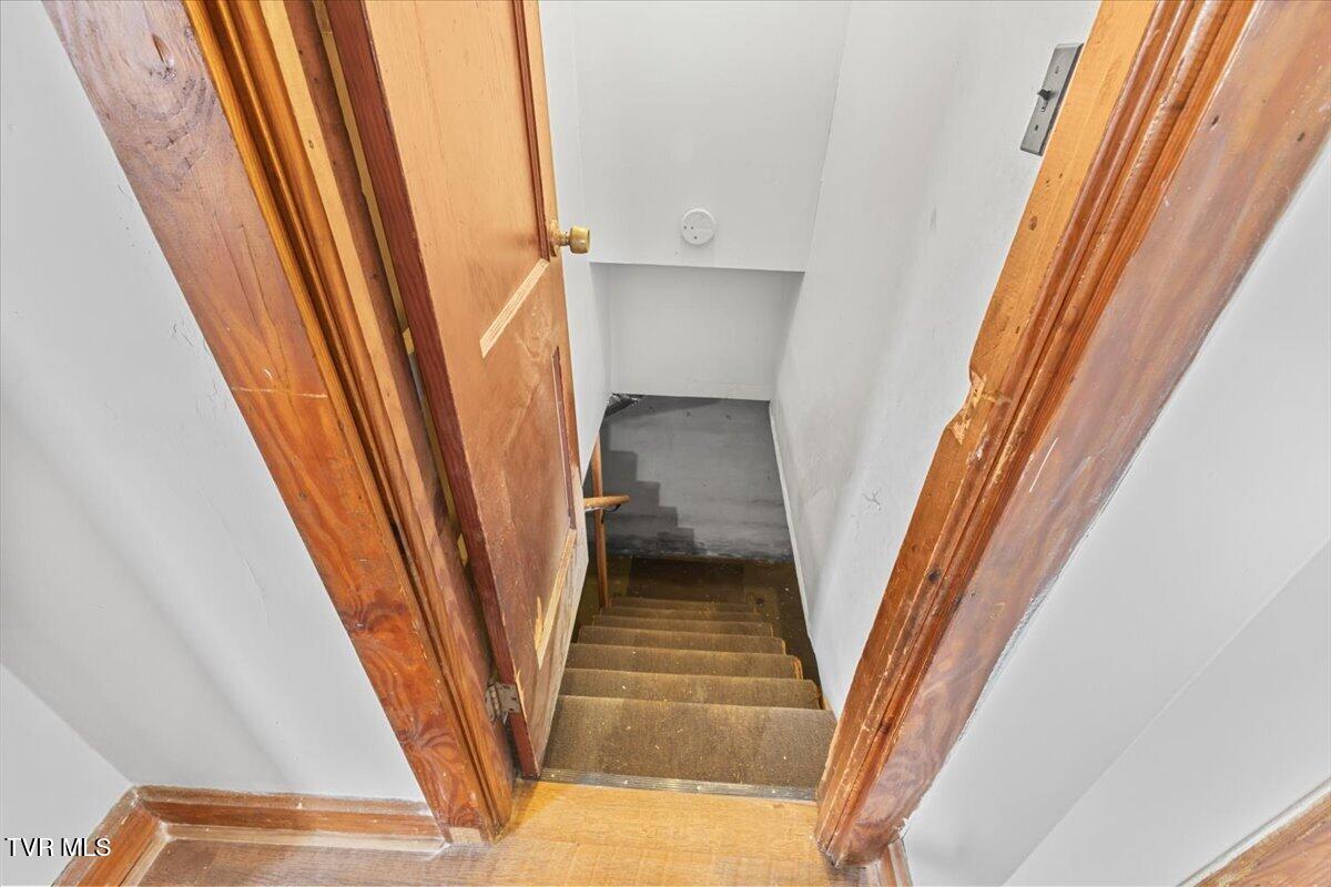 592 Emmett Road Bristol, TN 37620 - Photo 30 of 33 26-128A7912