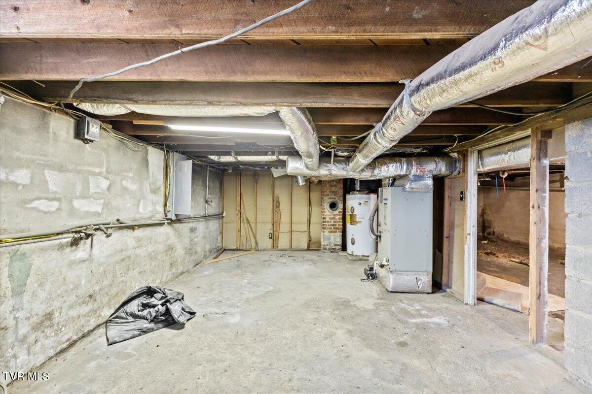 592 Emmett Road Bristol, TN 37620 - Photo 31 of 33 28-128A7918