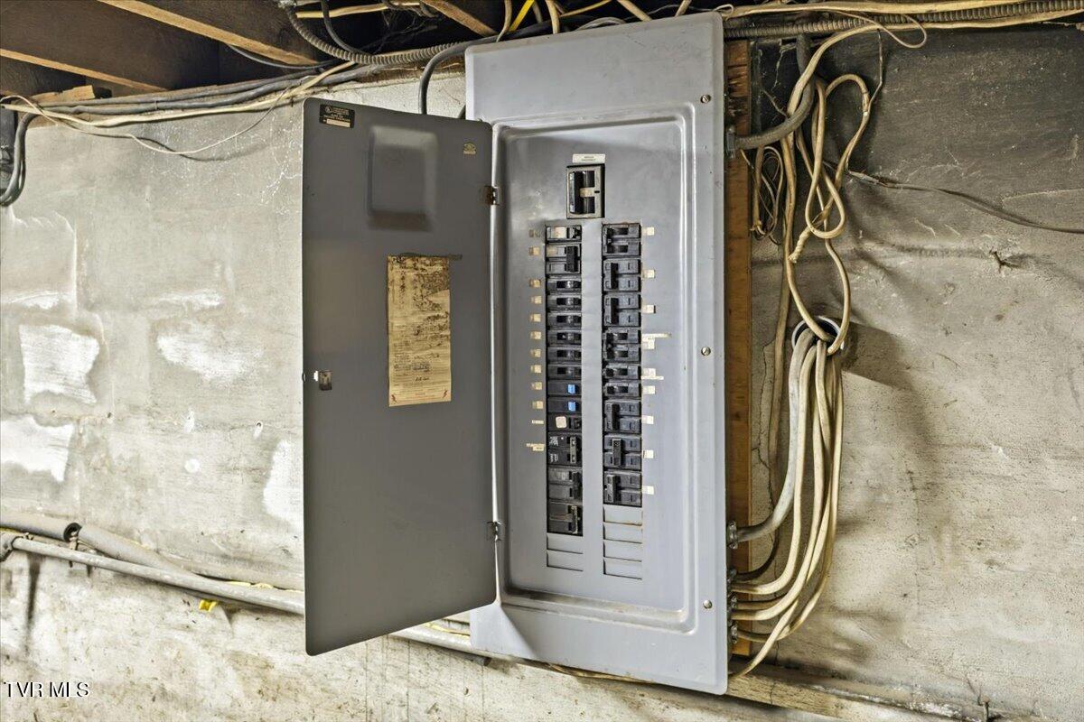 592 Emmett Road Bristol, TN 37620 - Photo 33 of 33 30-128A7924