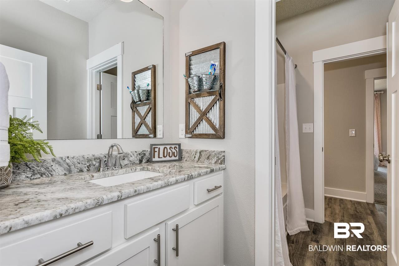 1725 South Pecan Street Foley, AL 36535 - Photo 19 of 30 Jack & Jill Bathroom