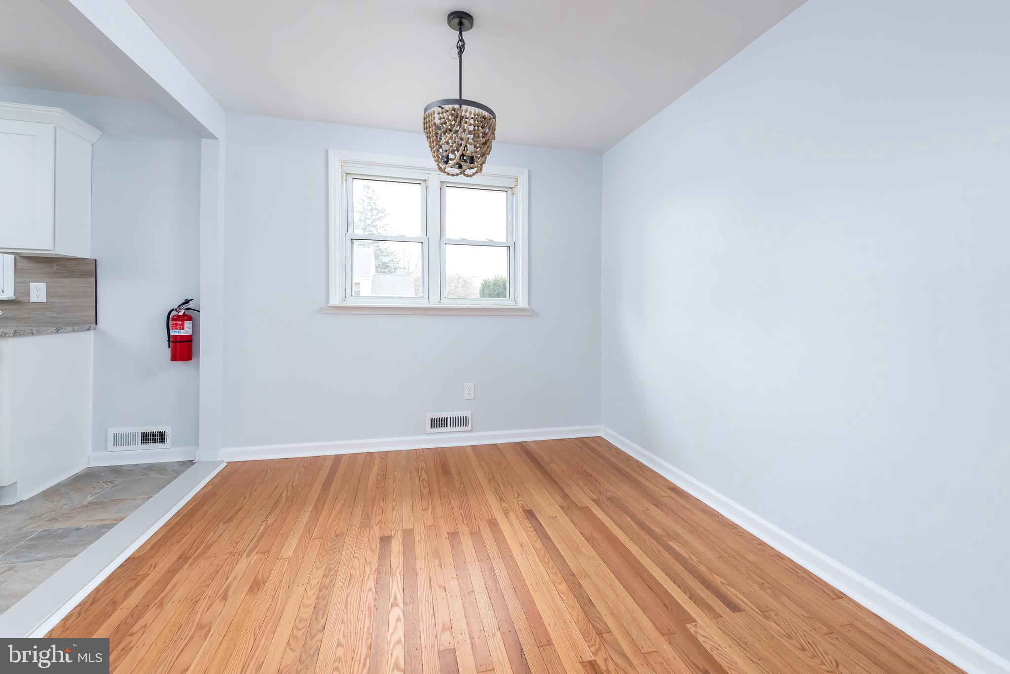 28 Buttonwood Road Stratford, NJ 08084 - Photo 4 of 13