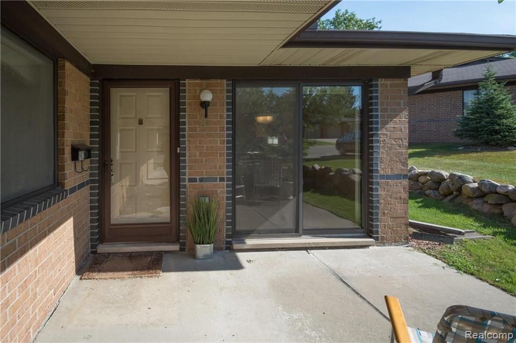 962 Wexford Way Rochester Hills, MI 48307 - Photo 2 of 28