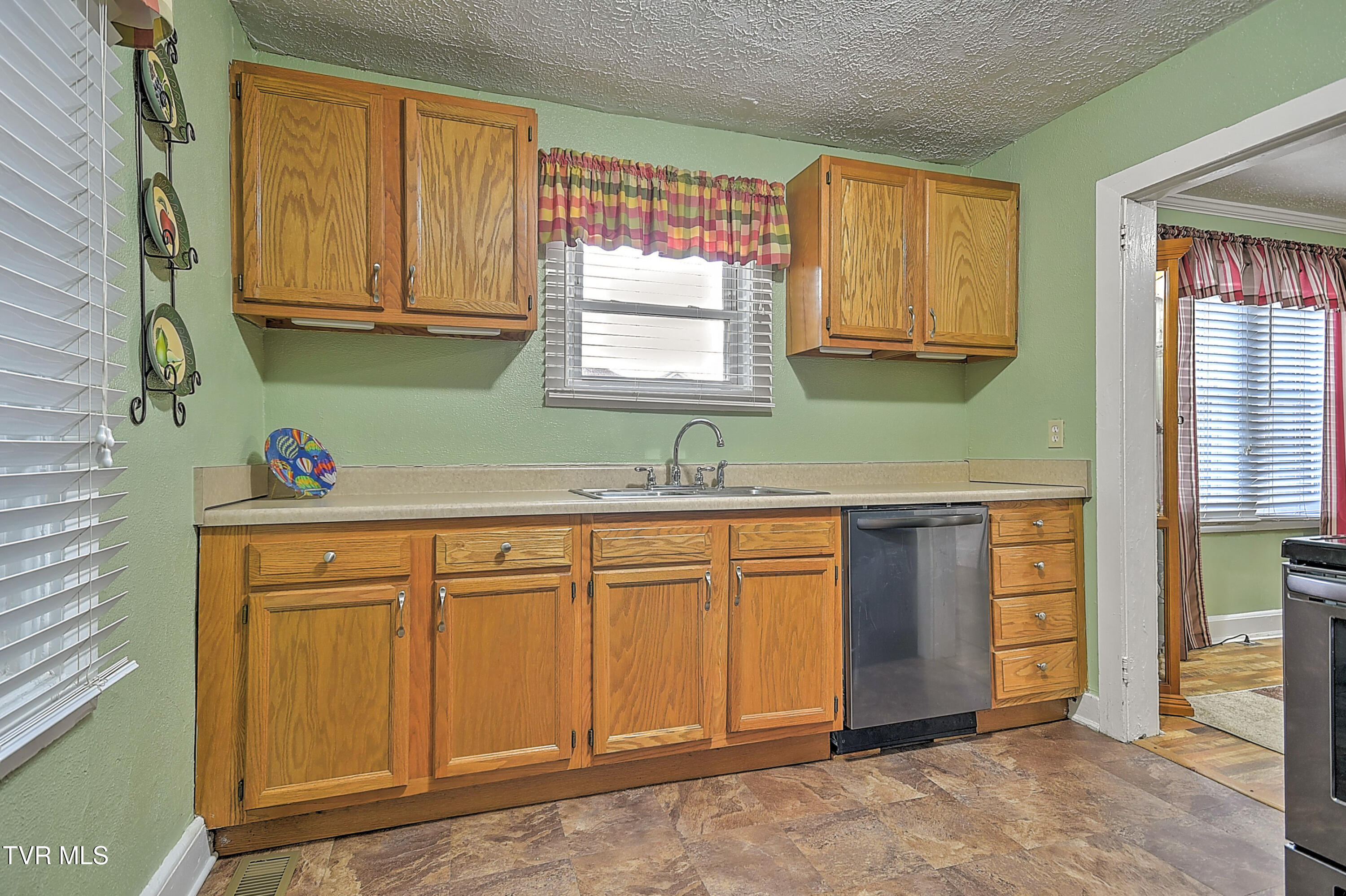 818 Birch Street Kingsport, TN 37664 - Photo 15 of 37 818 Birch BJ-15