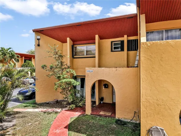 $3,000 | 13731 Southwest 84th Street, Unit A11, Miami, FL 33143