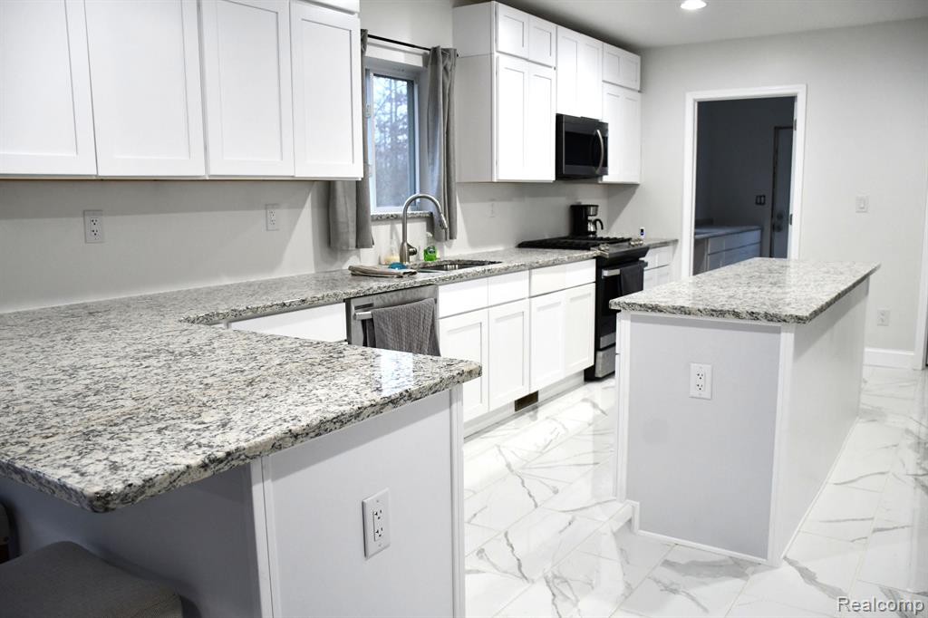 28799 Elwell Road Belleville, MI 48111 - Photo 6 of 42