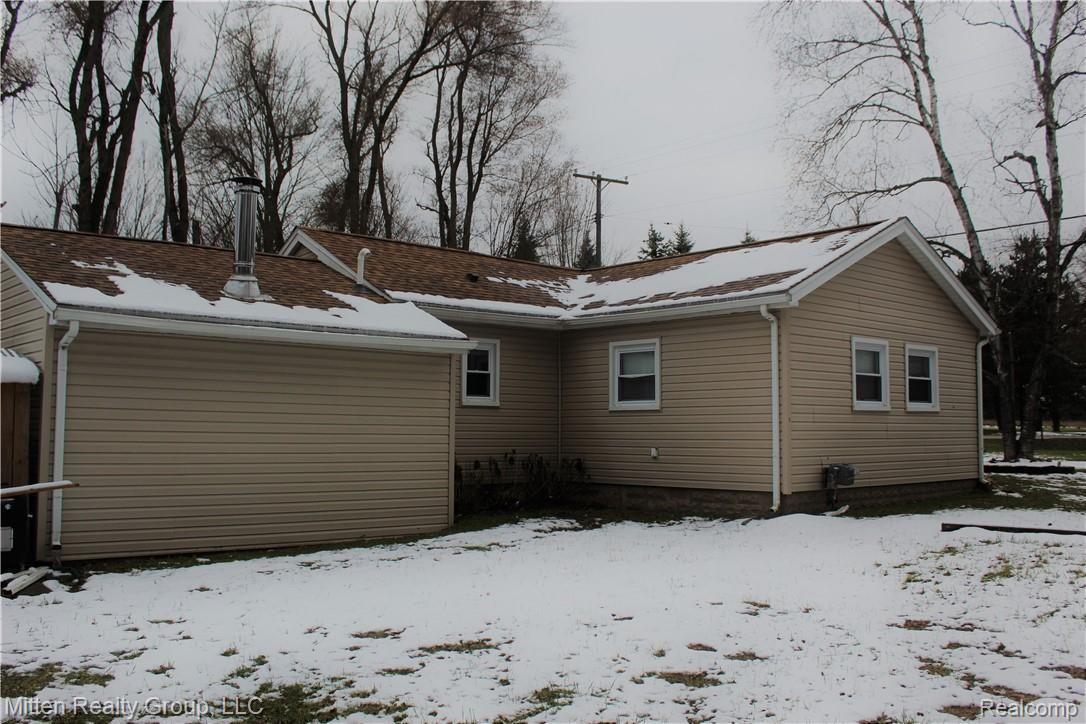 2260 North Hickory Ridge Road Highland, MI 48357 - Photo 3 of 20 03.JPG