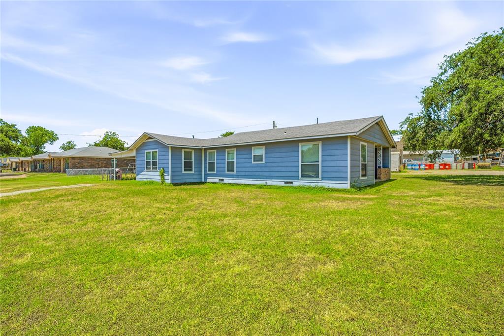 416 E Road Stephenville, TX 76401 - Photo 3 of 22