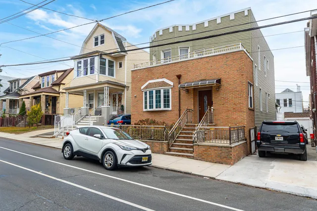 $1,900 | 281 Fulton Avenue, Unit 2, Jersey City, NJ 07305