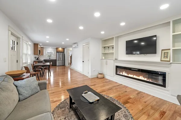 $724,900 | 6 R Neptune Place, Unit 1, Gloucester, MA 01930