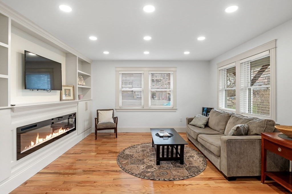 6 R Neptune Place, Unit 1 Gloucester, MA 01930 - Photo 3 of 41