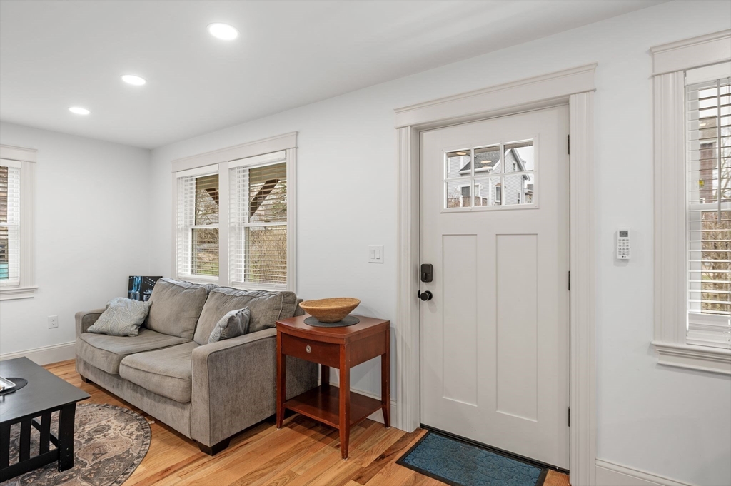 6 R Neptune Place, Unit 1 Gloucester, MA 01930 - Photo 5 of 41