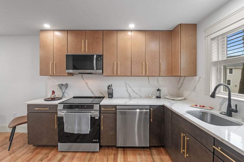 6 R Neptune Place, Unit 1 Gloucester, MA 01930 - Photo 7 of 41