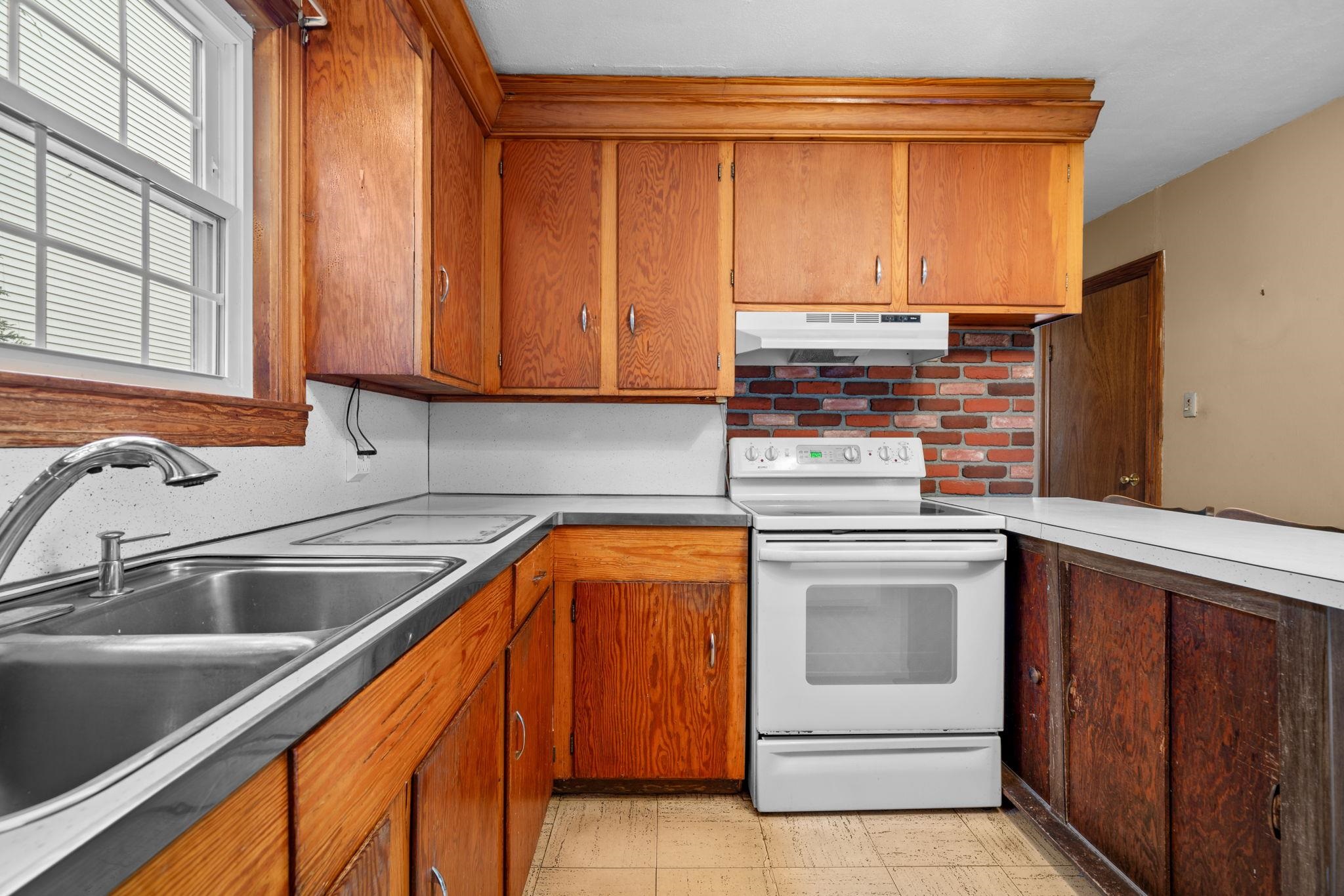 23 Rosedale Avenue Manchester, NH 03103 - Photo 13 of 42