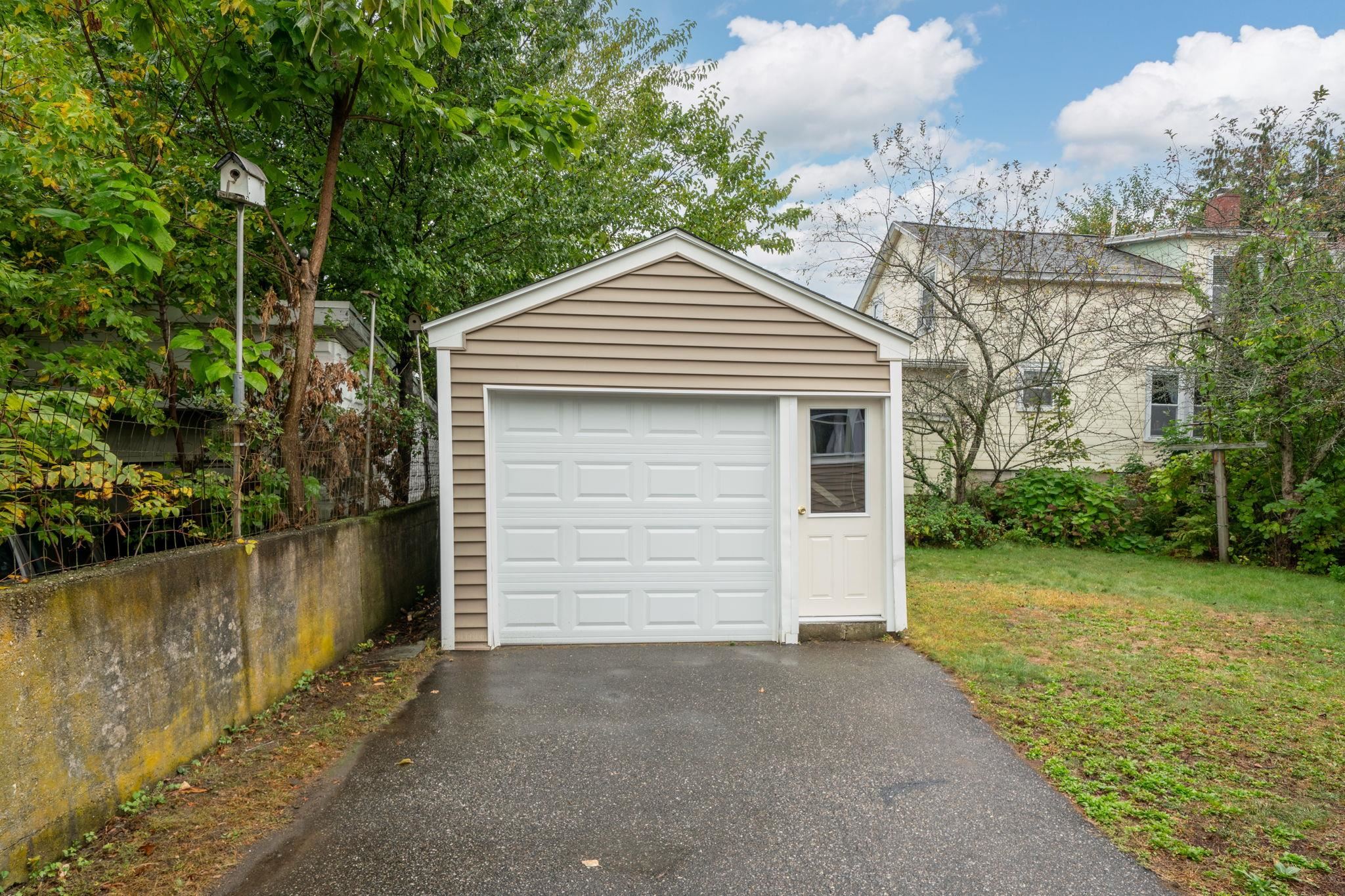 23 Rosedale Avenue Manchester, NH 03103 - Photo 4 of 42