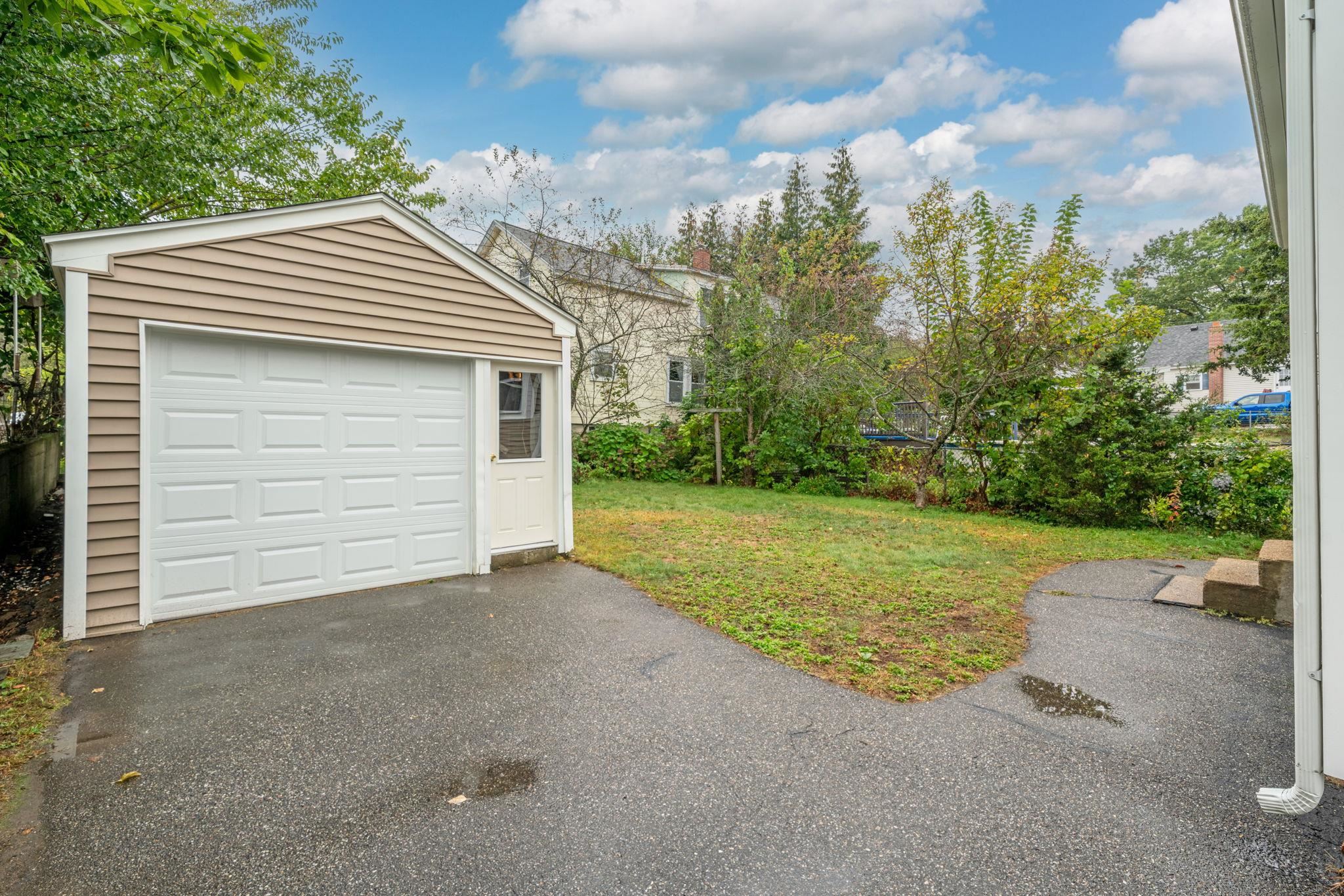 23 Rosedale Avenue Manchester, NH 03103 - Photo 5 of 42