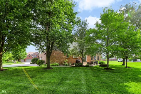 $735,000 | 8765 Lily Court, Zionsville, IN 46077