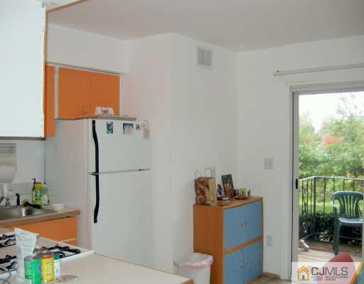 199 Evergreen Road, Unit 3A Edison, NJ 08837 - Photo 4 of 6 a room with sink a bed and a window