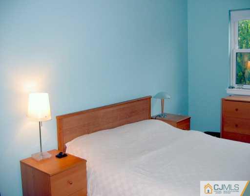 199 Evergreen Road, Unit 3A Edison, NJ 08837 - Photo 5 of 6 a bedroom with a bed and a lamp