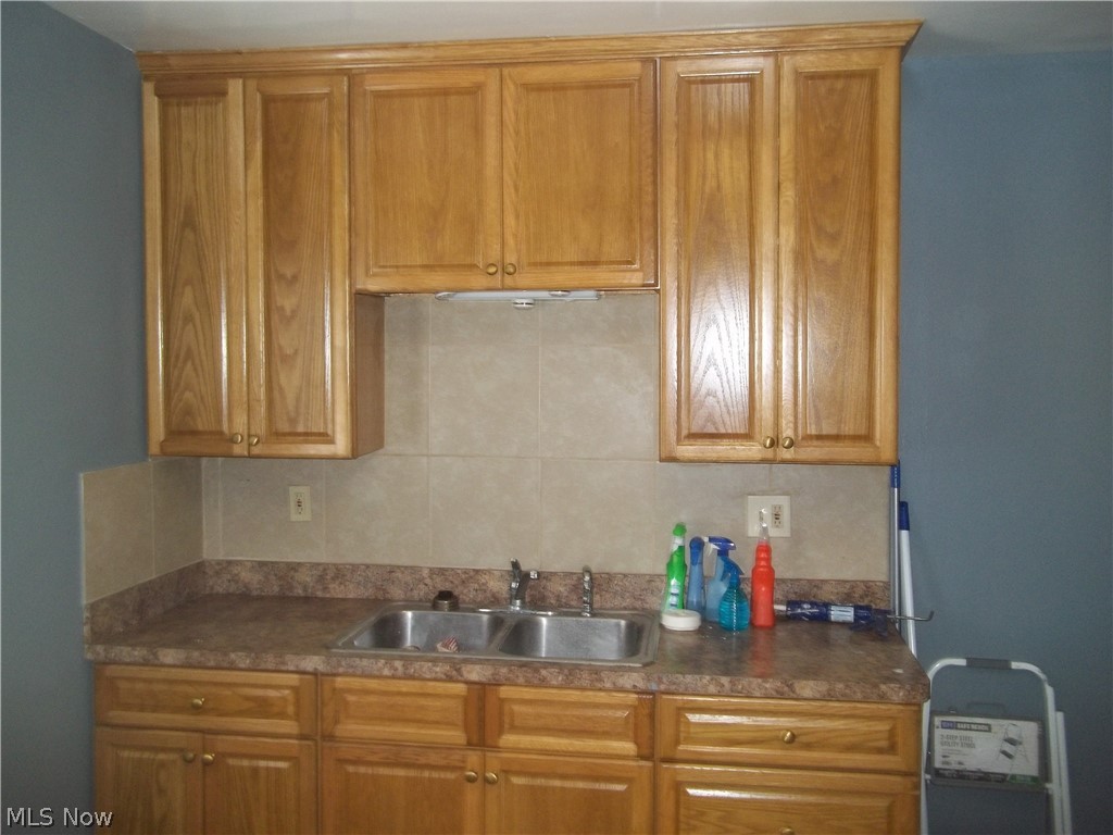 8103 Snow Road Parma, OH 44129 - Photo 3 of 16