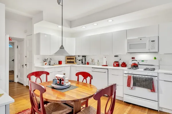 $2,750,000 | 86 Avon Hill Street, Cambridge, MA 02140