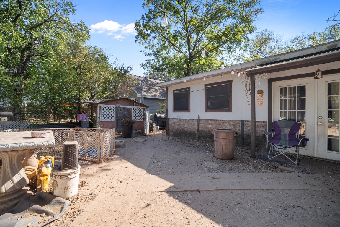 800 Vargas Road Austin, TX 78741 - Photo 14 of 19 a view of a patio with table and chairs and potted plants