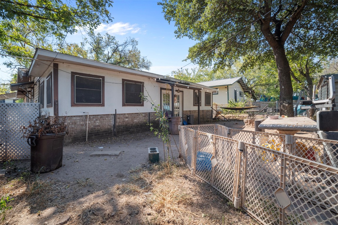 800 Vargas Road Austin, TX 78741 - Photo 15 of 19 a view of a house with backyard and sitting area