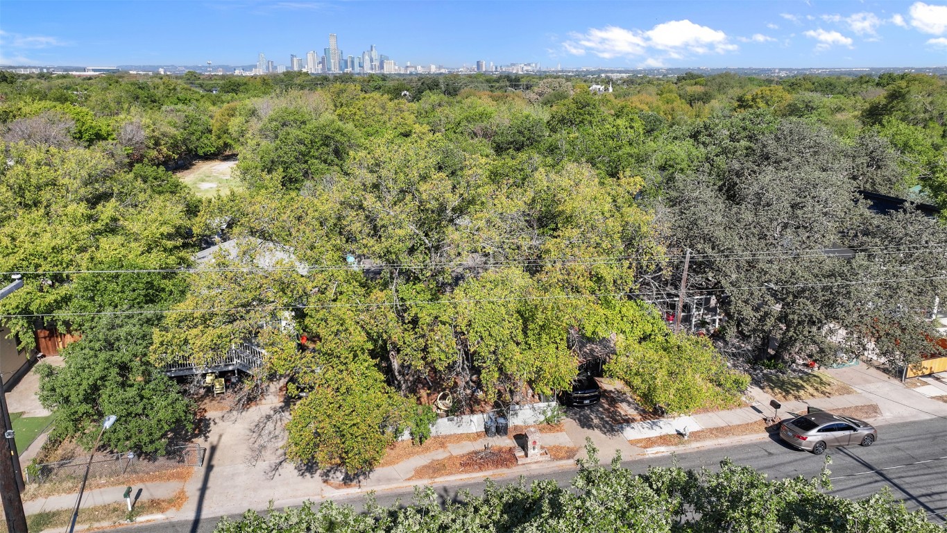 800 Vargas Road Austin, TX 78741 - Photo 4 of 19 a view of a yard