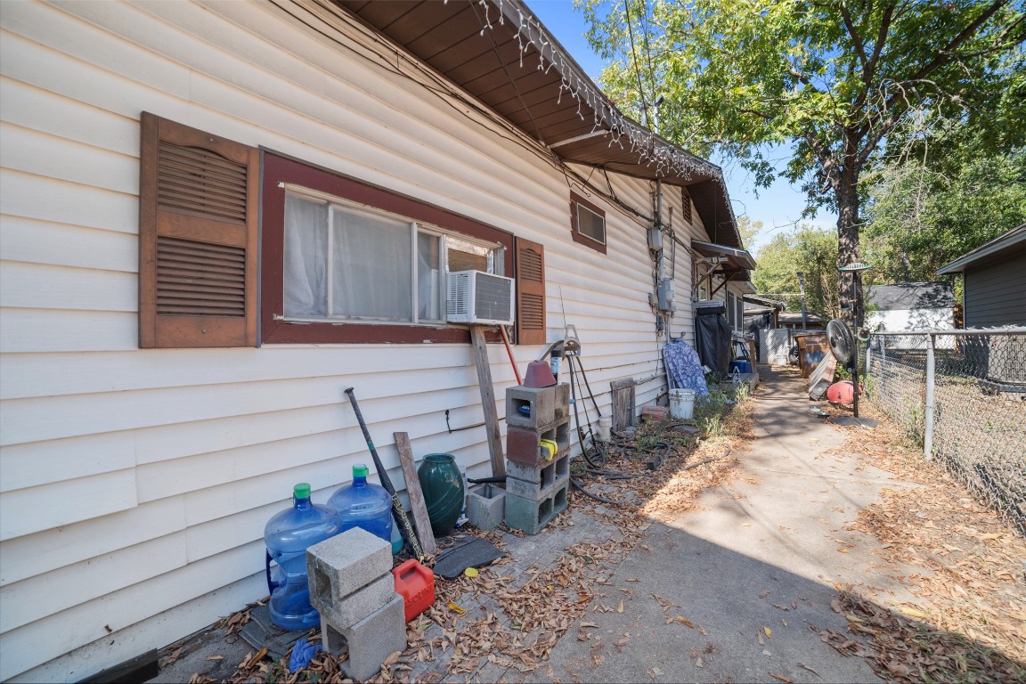800 Vargas Road Austin, TX 78741 - Photo 10 of 19 a view of a patio with table and chairs with wooden floor and fence