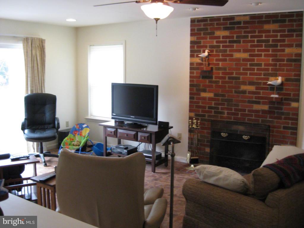 330 Gochnauer Avenue Lititz, PA 17543 - Photo 4 of 18