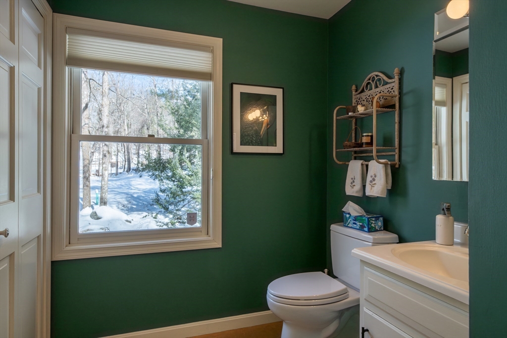 469 Sylvester Road Northampton, MA 01062 - Photo 11 of 42