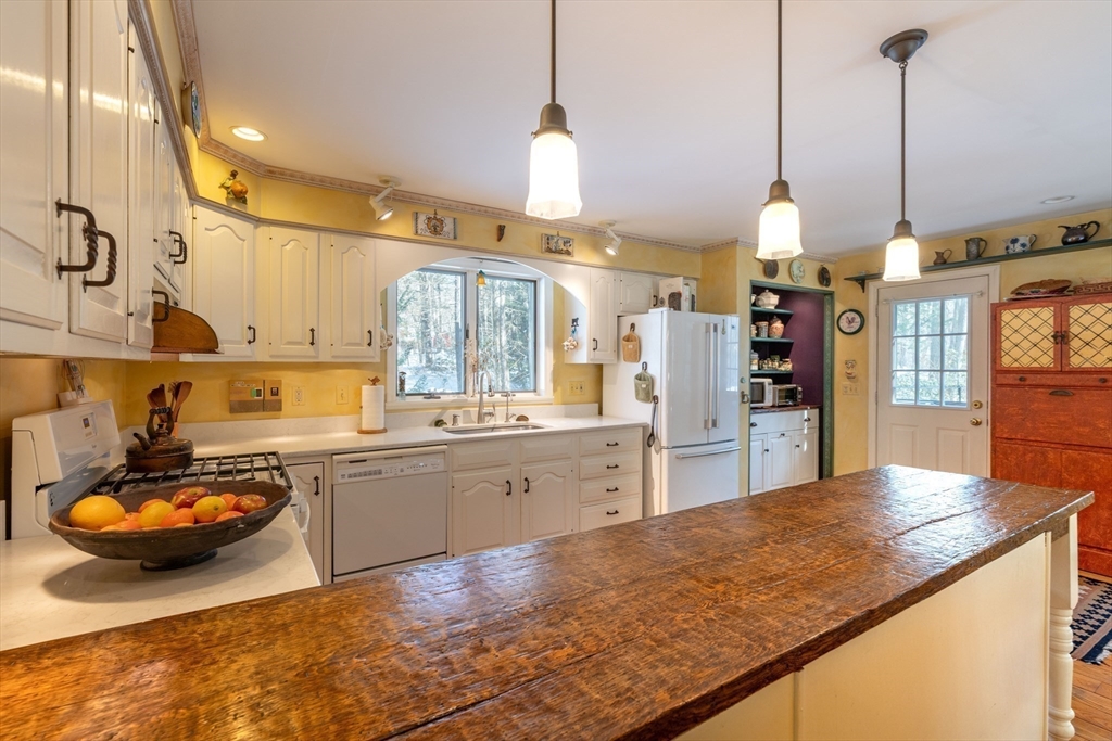 469 Sylvester Road Northampton, MA 01062 - Photo 14 of 42