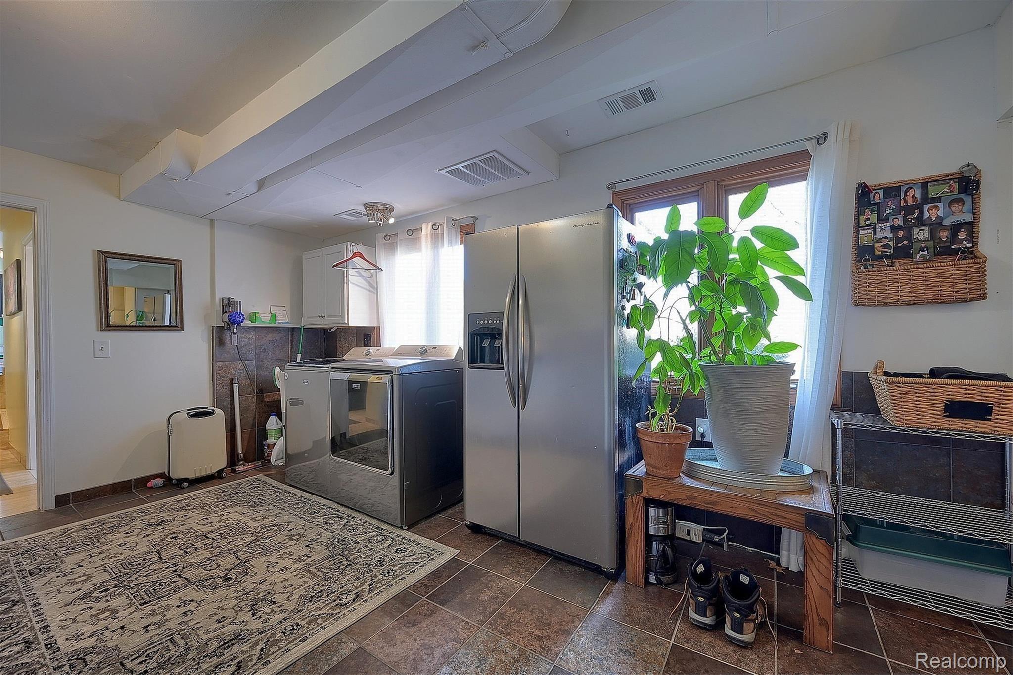 665 Cherry Tree Lane Rochester, MI 48306 - Photo 28 of 53 27-Laundry-Room-2nd-View.jpg